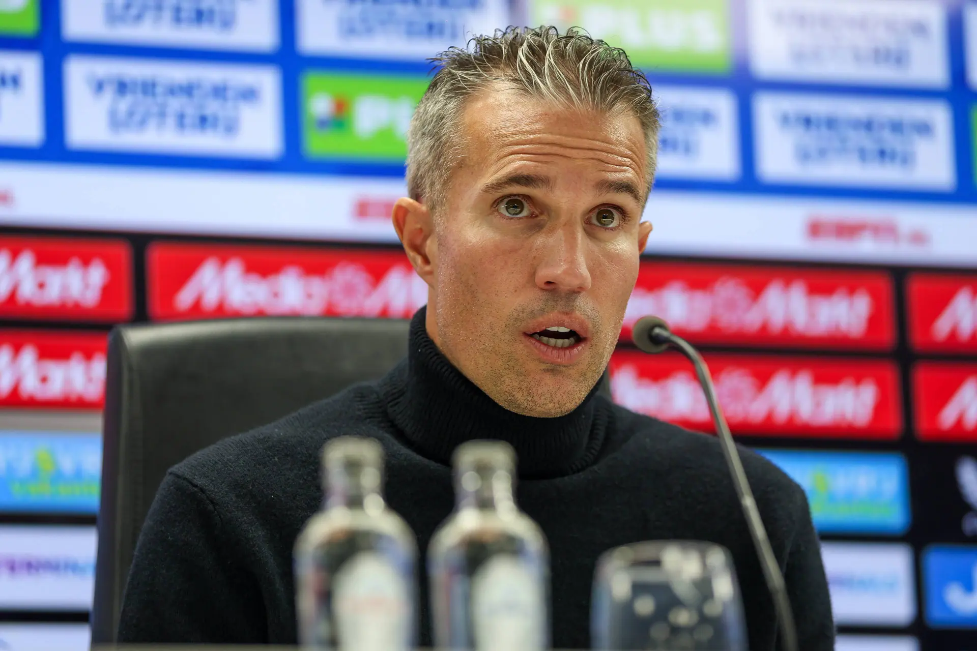 Primeur voor Robin van Persie tijdens wedstrijd tegen FC Utrecht: 'Had ik niet moeten doen'