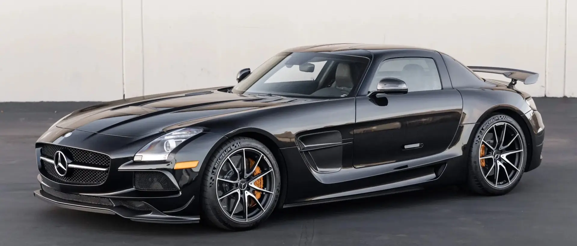 De Mercedes-Benz SLS AMG Black Series uit 2014 verbluft op een veiling