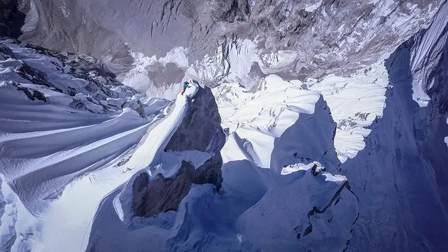 Waaghals uit Oostenrijk beklimt als allereerste deze berg van 7000 meter in Nepal