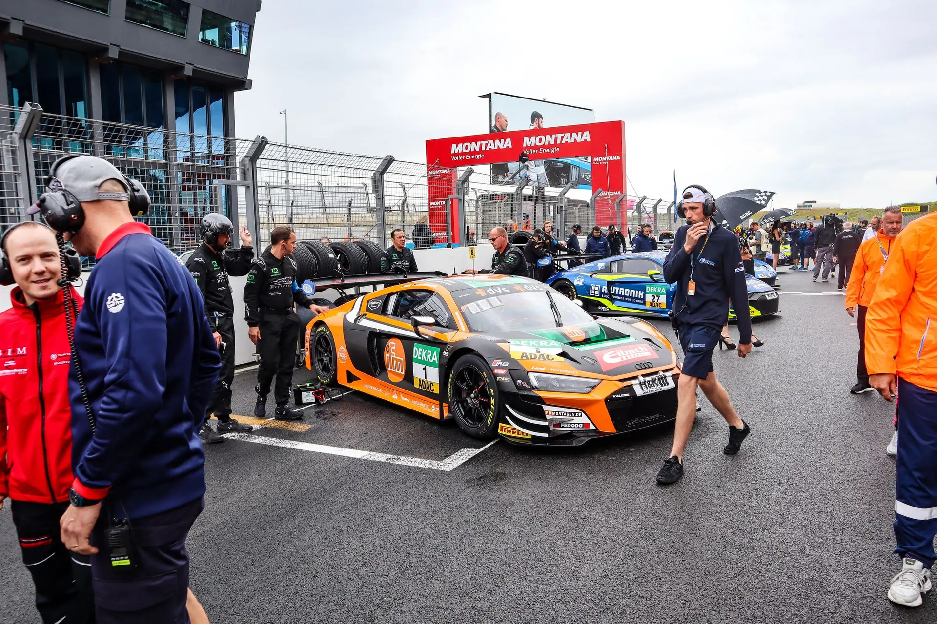 De definitie van autosport adem je in tijdens de ADAC GT Masters