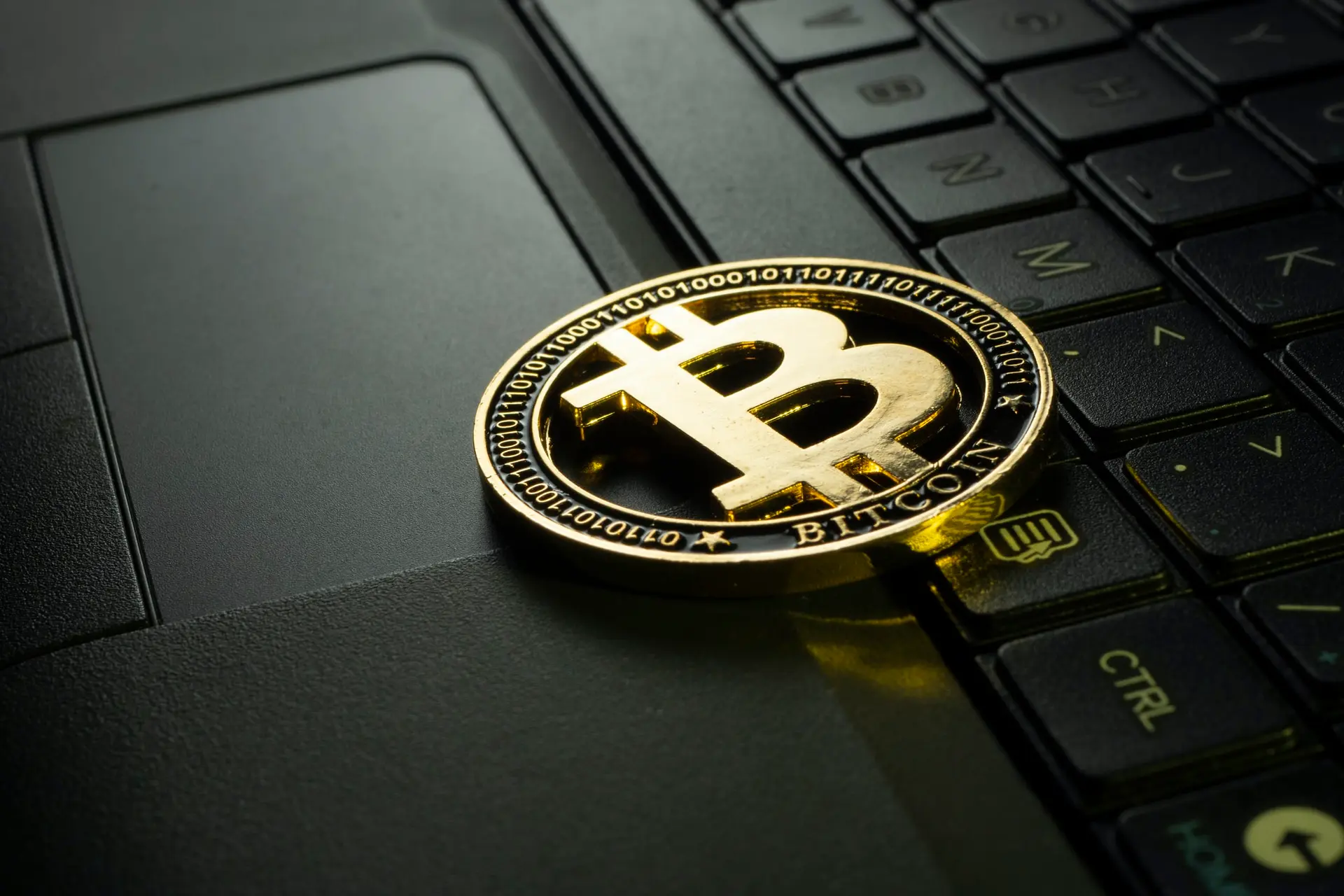 Computergekkie kaapt 10 miljoen euro aan Bitcoins en wordt gesmeekt het terug te geven
