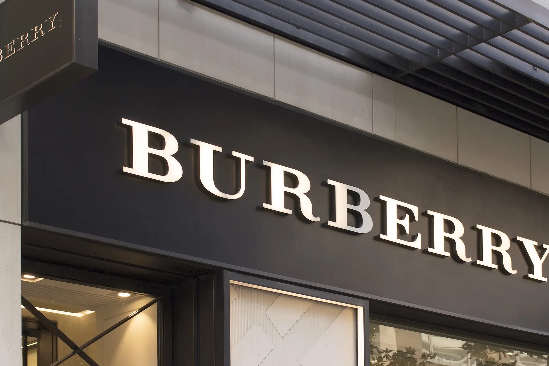 burberry bijgesneden