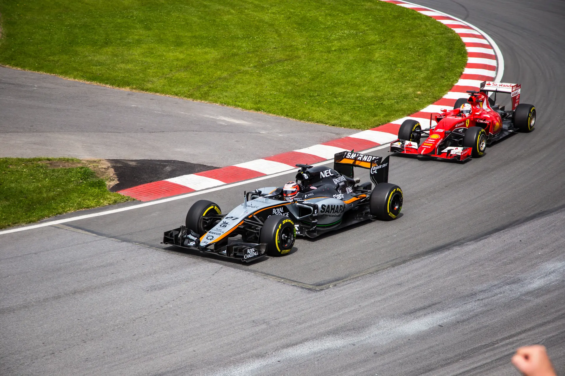 Lewis Hamilton vindt dat Daniel Ricciardo een stoeltje in de Formule 1 verdient