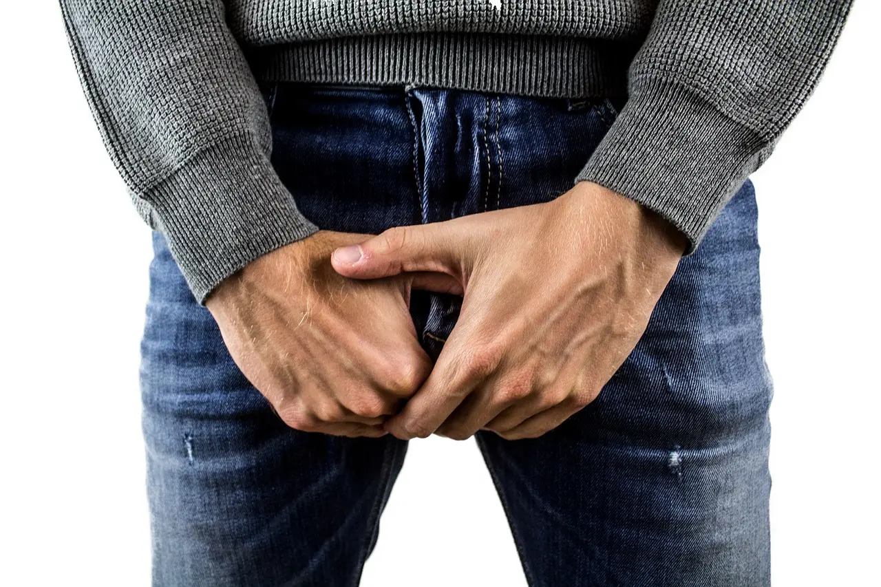 Mannen raken zeven keer per dag hun edele delen aan