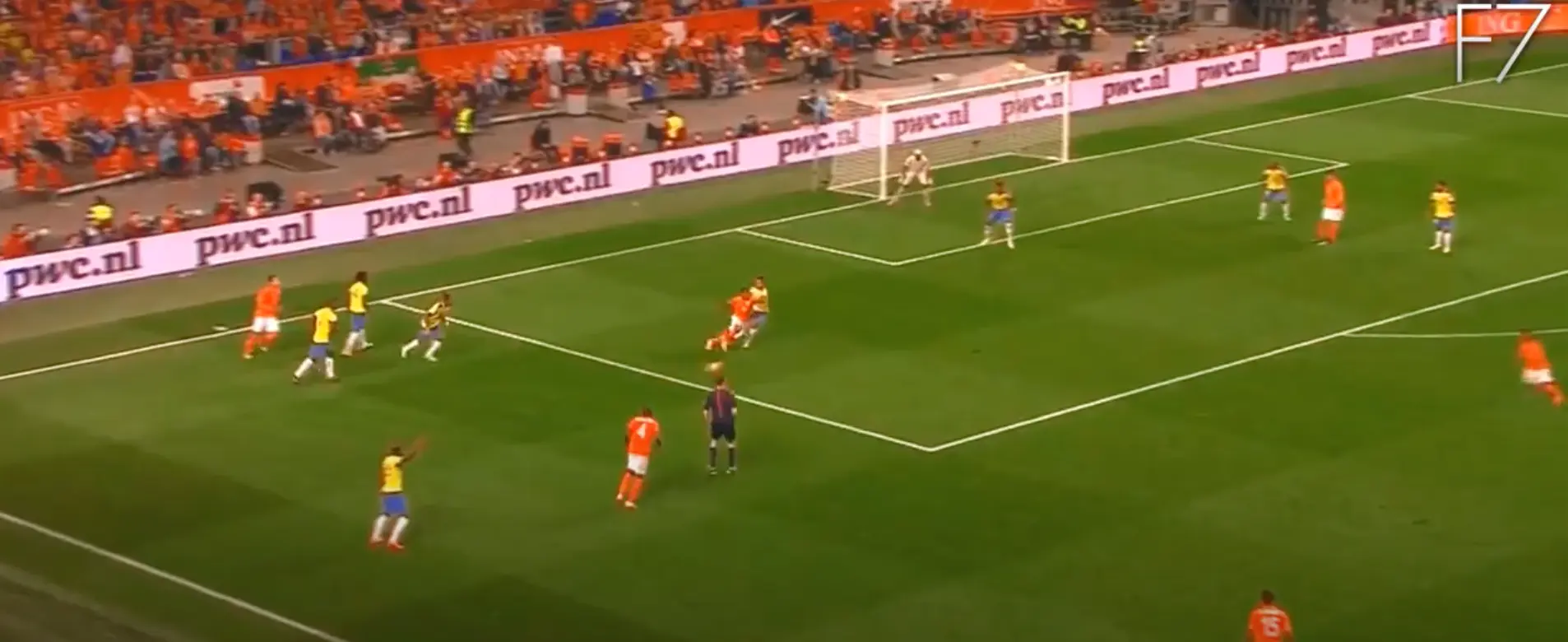 Nederlands glorie: kijk toe hoe Memphis Depay iedereen vernederd op het veld