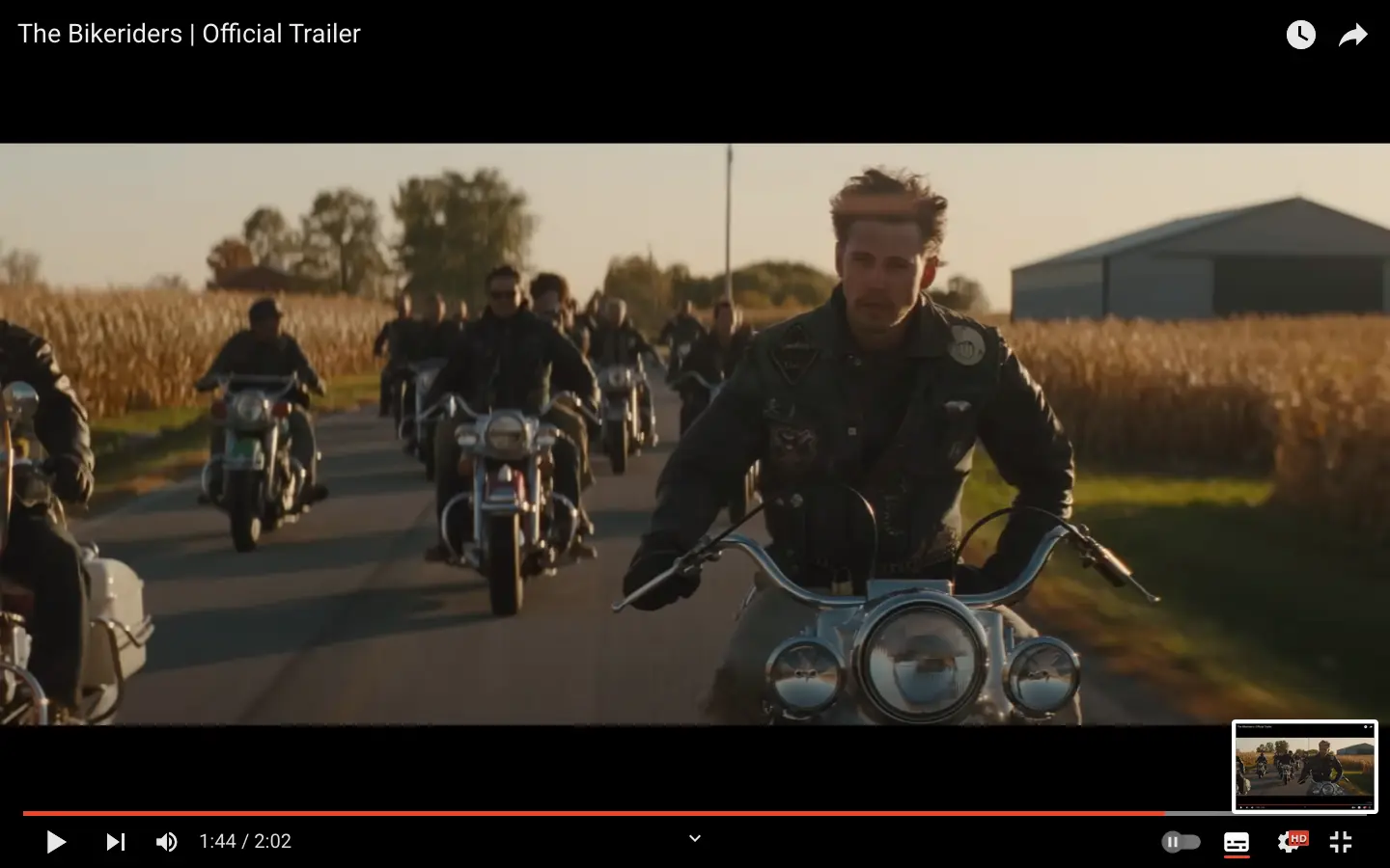 Tom Hardy en Austin Butler stelen de show in de trailer van The Bikeriders