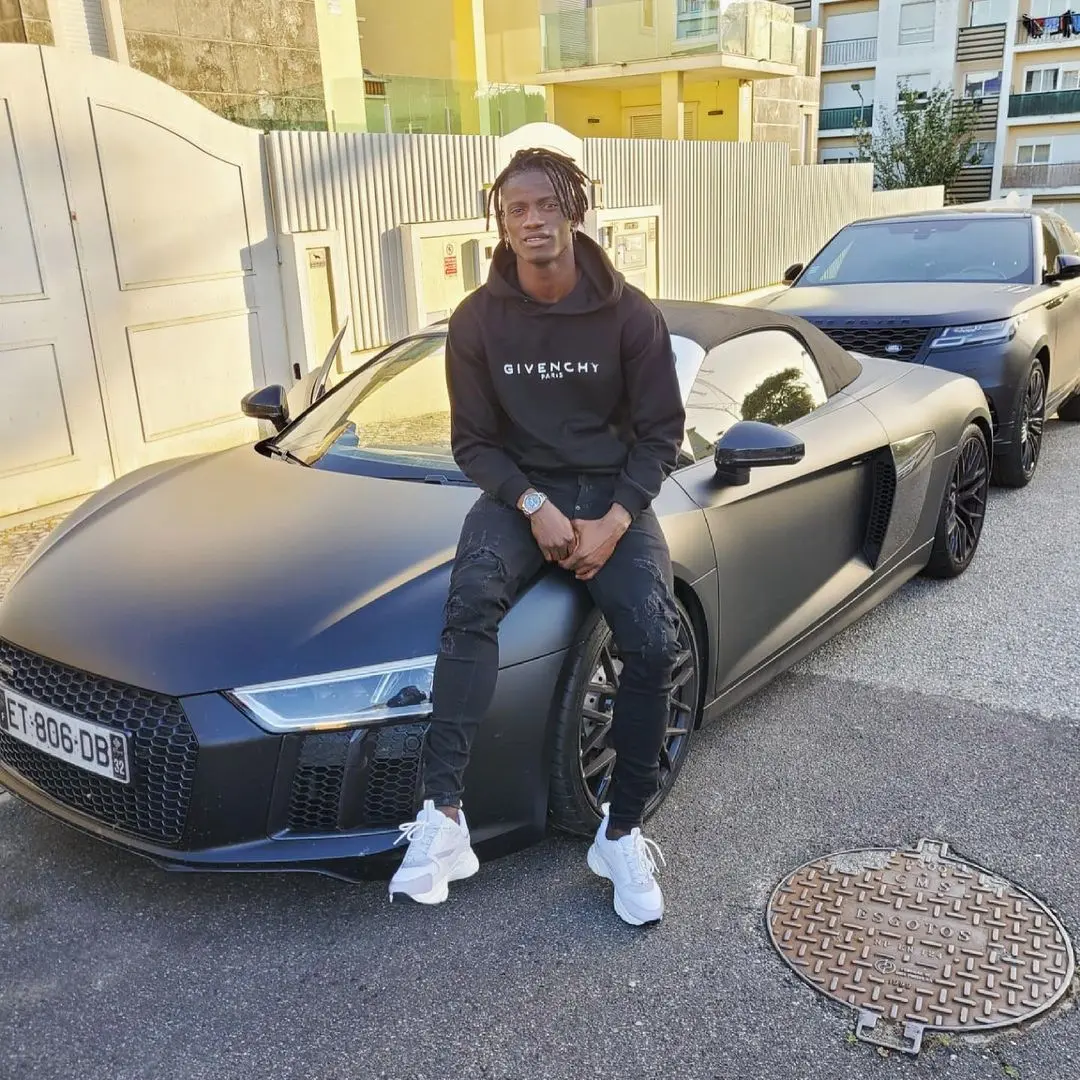 Oud-Feyenoorder Edgar Ié liet zijn tweelingbroer spelen zonder dat iemand het wist