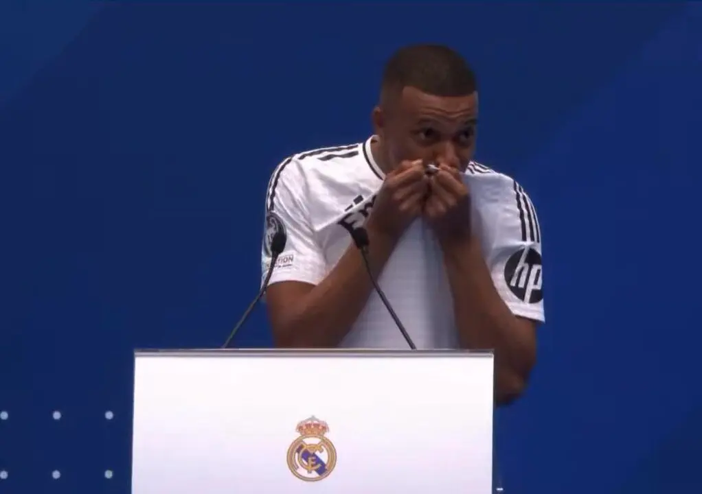 Real Madrid presenteert Kylian Mbappé voor 80.000 uitzinnige fans