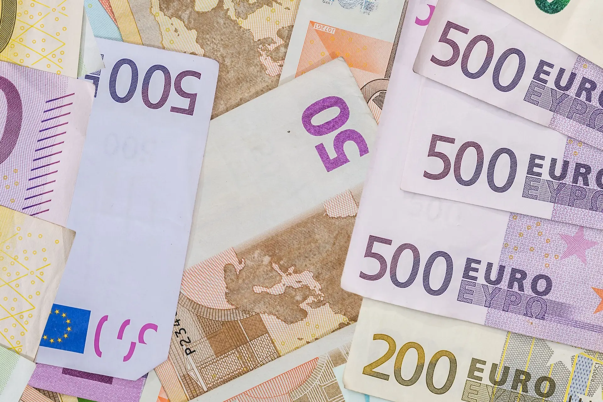 Tweede kamer zet criminelen op droog zaad met cash limiet