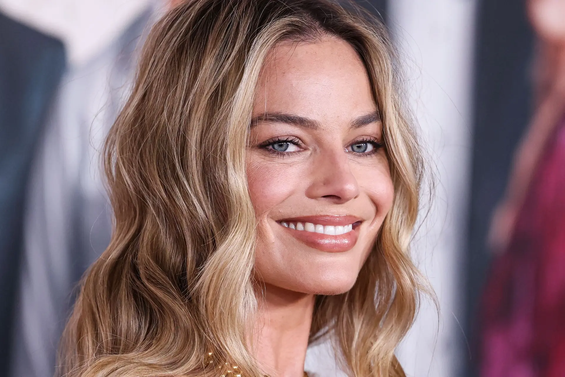 Margot Robbie's broer had 3 maanden break nodig na beroemde scène uit The Wolf of Wall Street