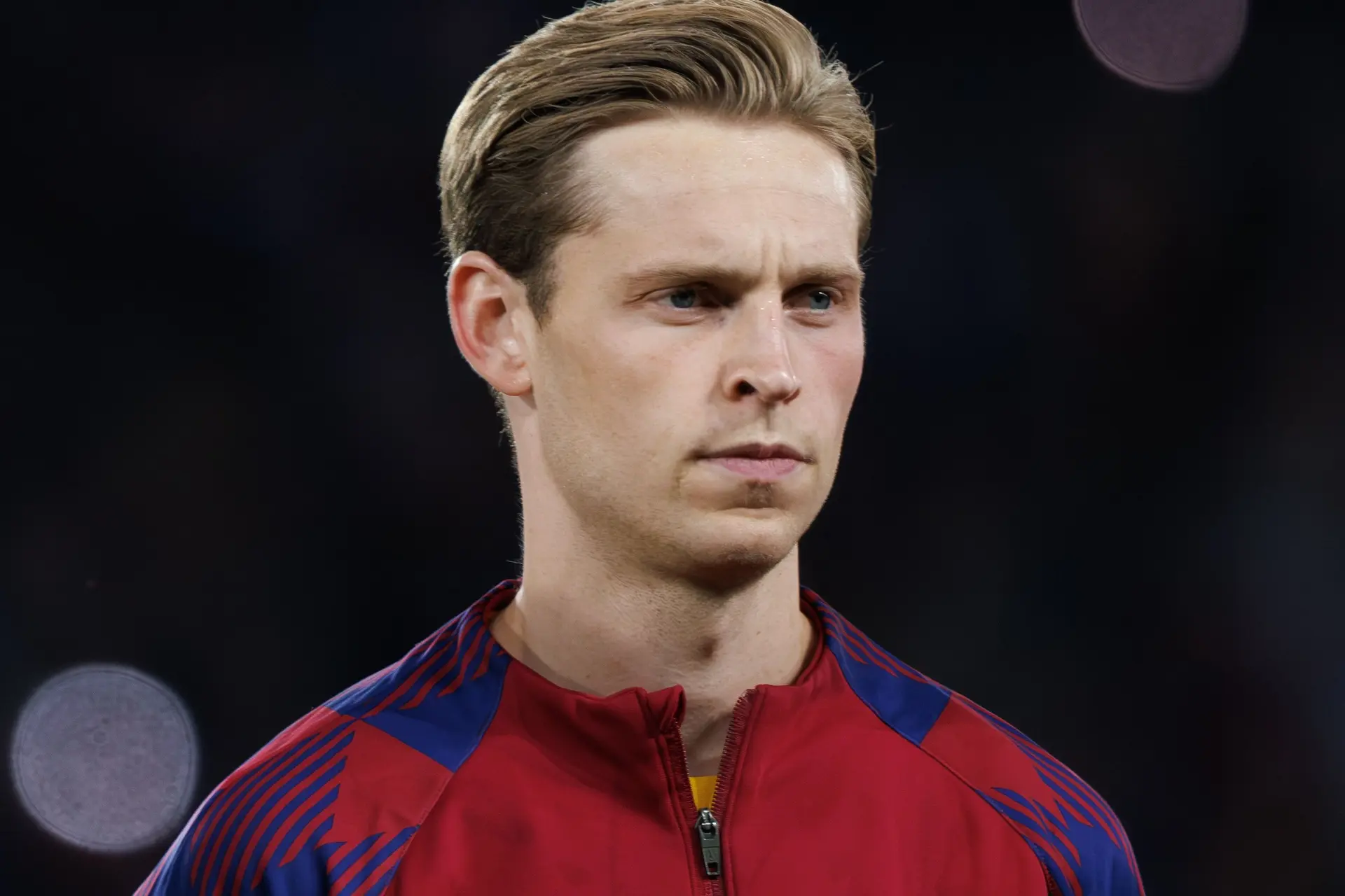 Frenkie de Jong maakt rentree bij Barça na blessure: terug met staande ovatie