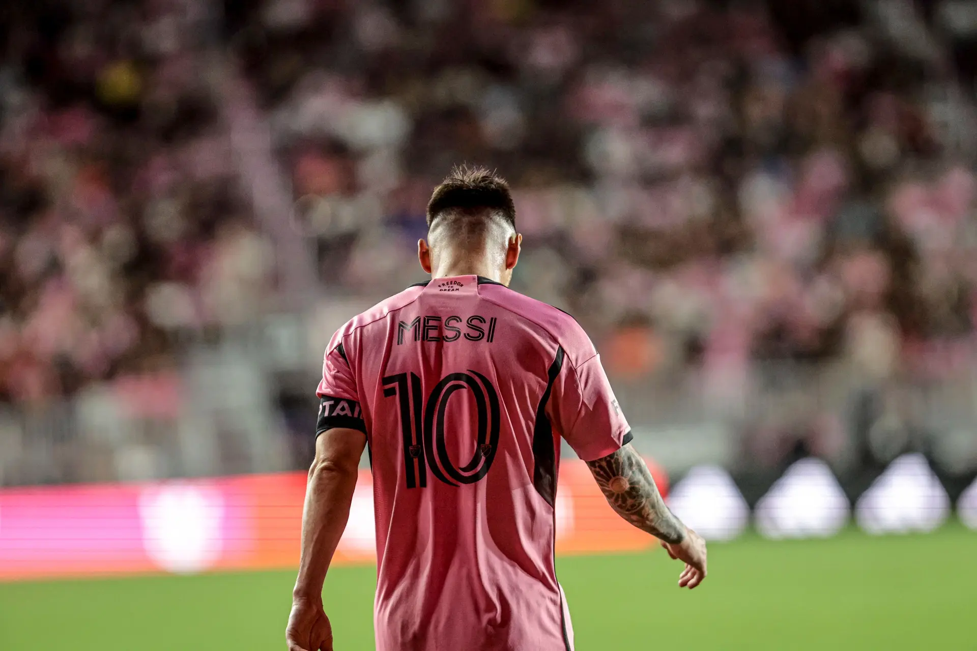 Lionel Messi laat iedereen zien hoe hij voetbalt in zijn eigen perspectief op TikTok