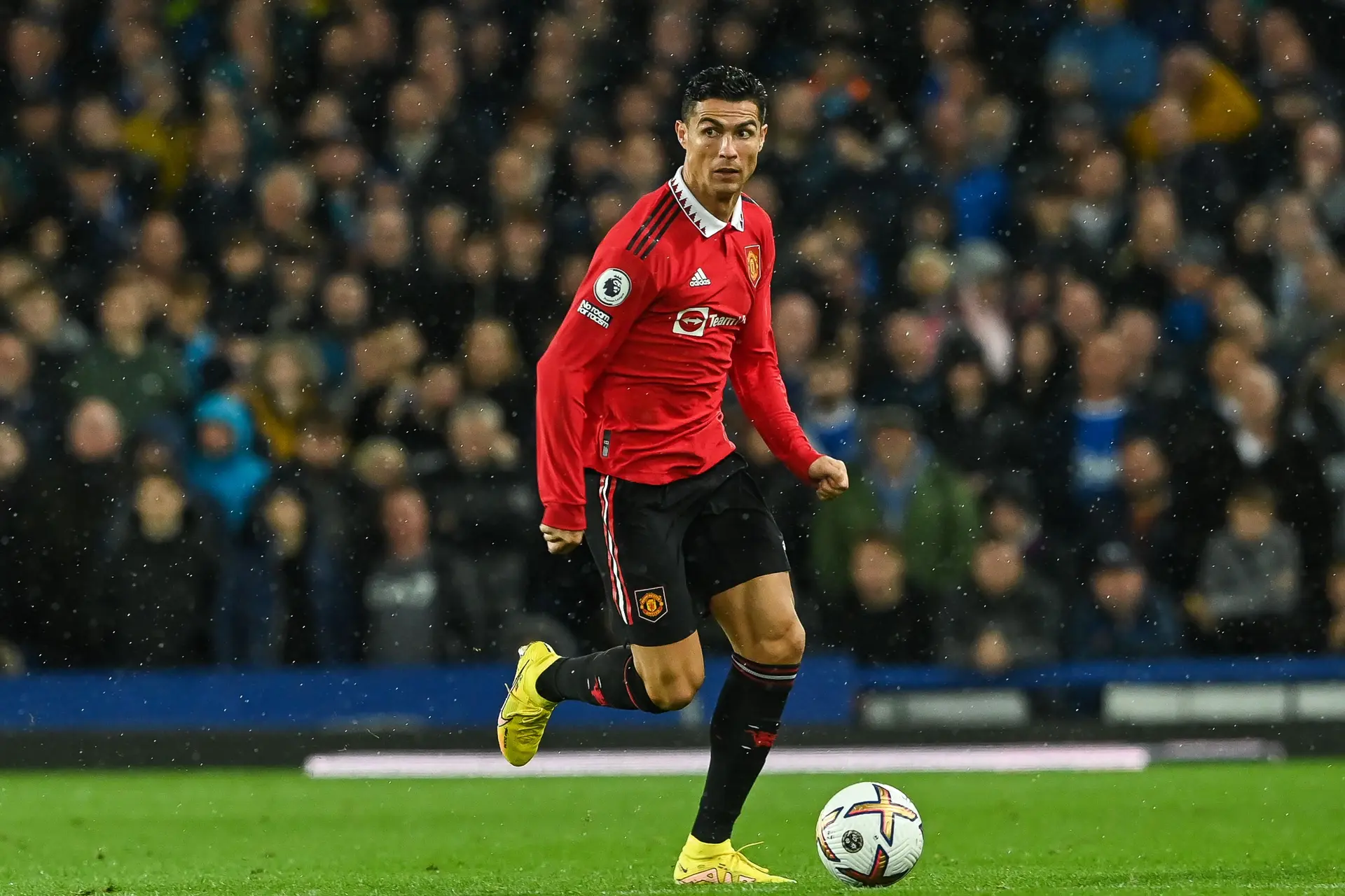 Cristiano Ronaldo's oude huis staat te koop, en het is alles wat je ervan verwacht