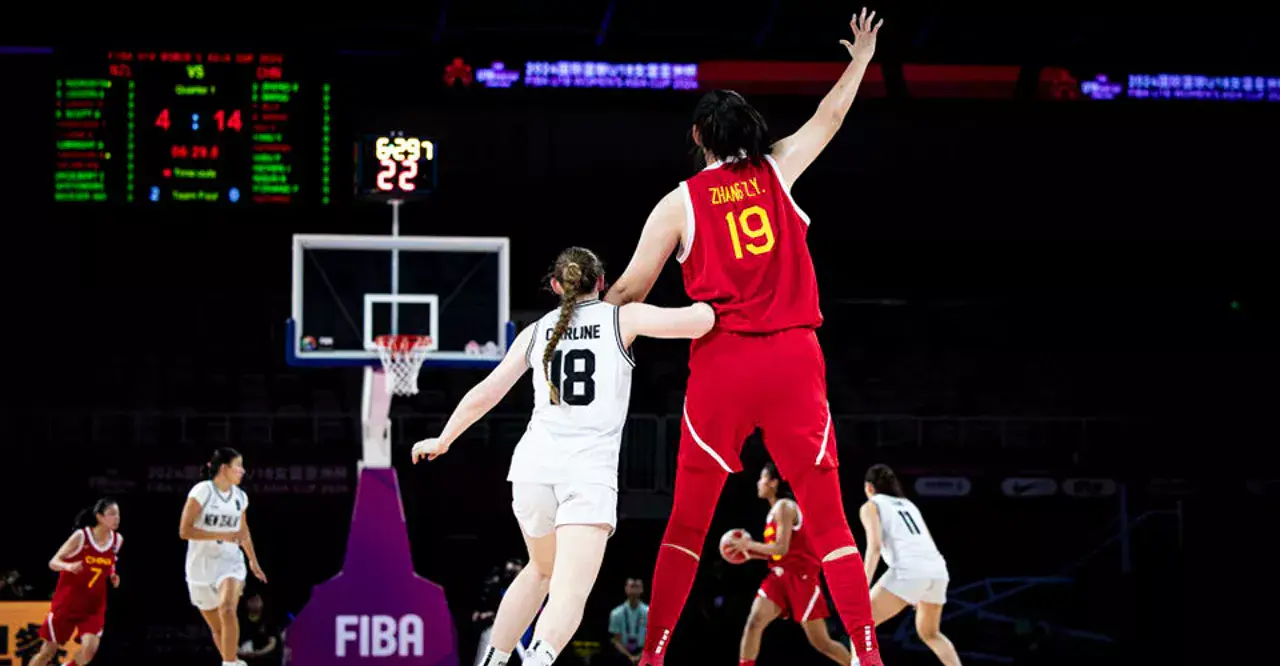 Chinese Zhang Ziyu is de langste basketbalster ter wereld
