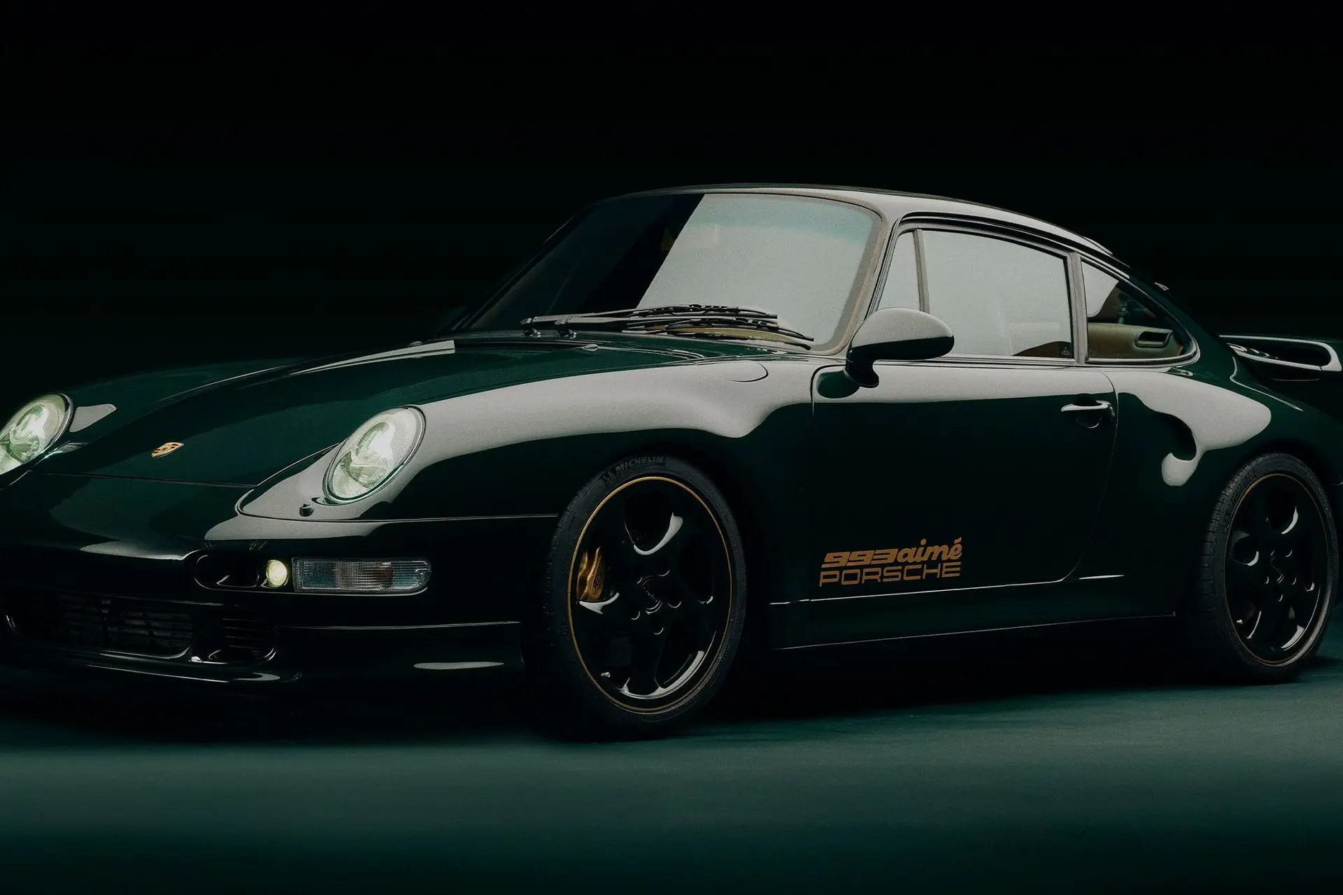 Aimé Leon Dore dropt samen met Porsche 993 Turbo de ultieme uitstraling van klasse