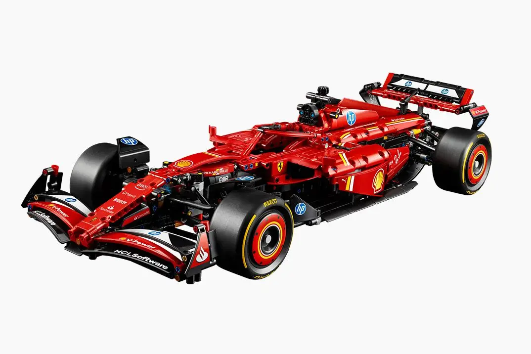 LEGO dropt een brute Ferrari SF-24 F1 Technic set voor de bouwfanaten