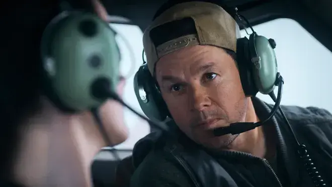 Flight Risk tilt spanning naar nieuwe hoogtes met Mark Wahlberg in de cockpit
