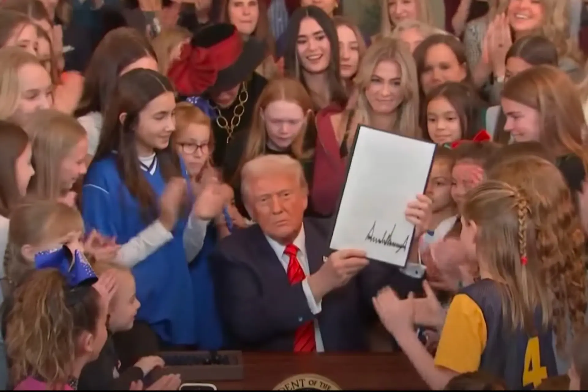 Trump gaat de strijd aan tegen transgenders in de vrouwensport