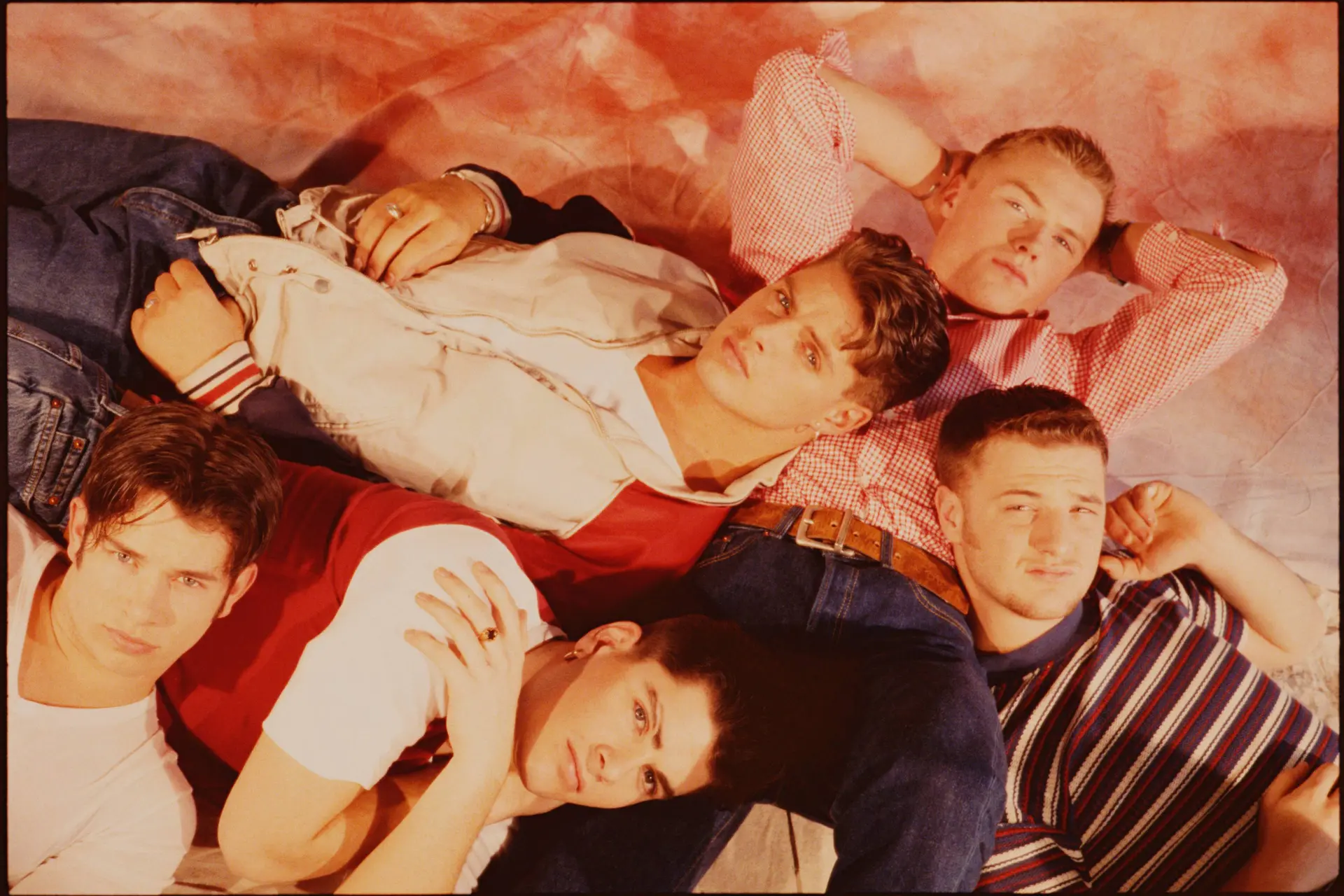 irish boy band boyzone posed in a london photographic studio in 1994 clockwise from bottom left stephen gately keith duffy ronan keating mikey graham and shane lynch