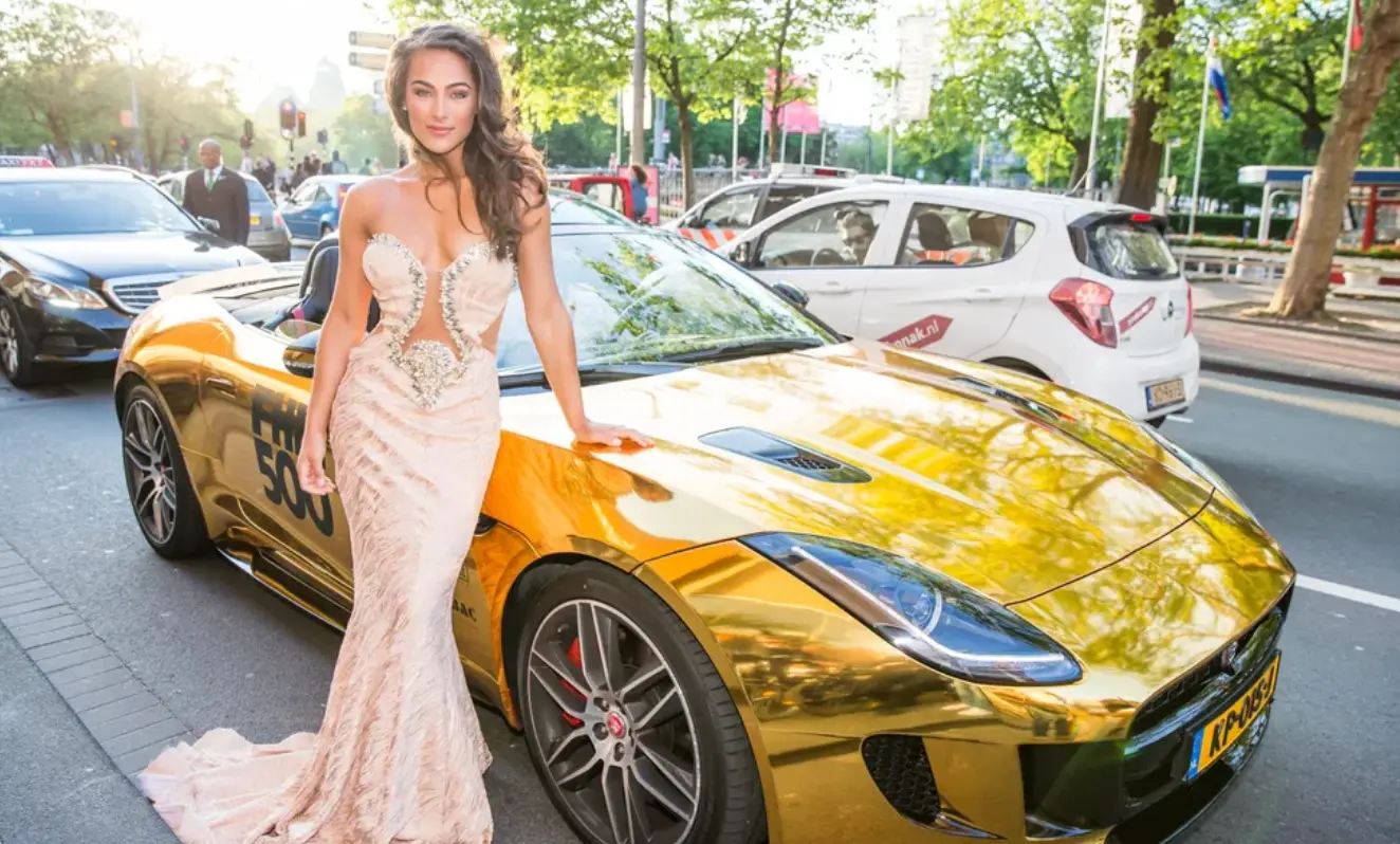 De mooiste auto’s van de FHM500 award shows: een decennium vol glamour en PK’s