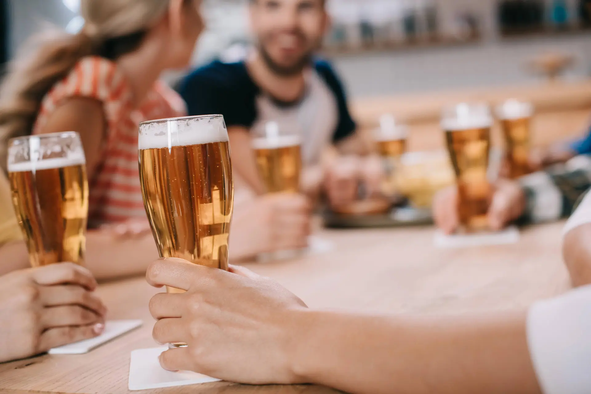 Alcoholgebruik neemt af, maar bij jongeren en mannen nog niet zo erg