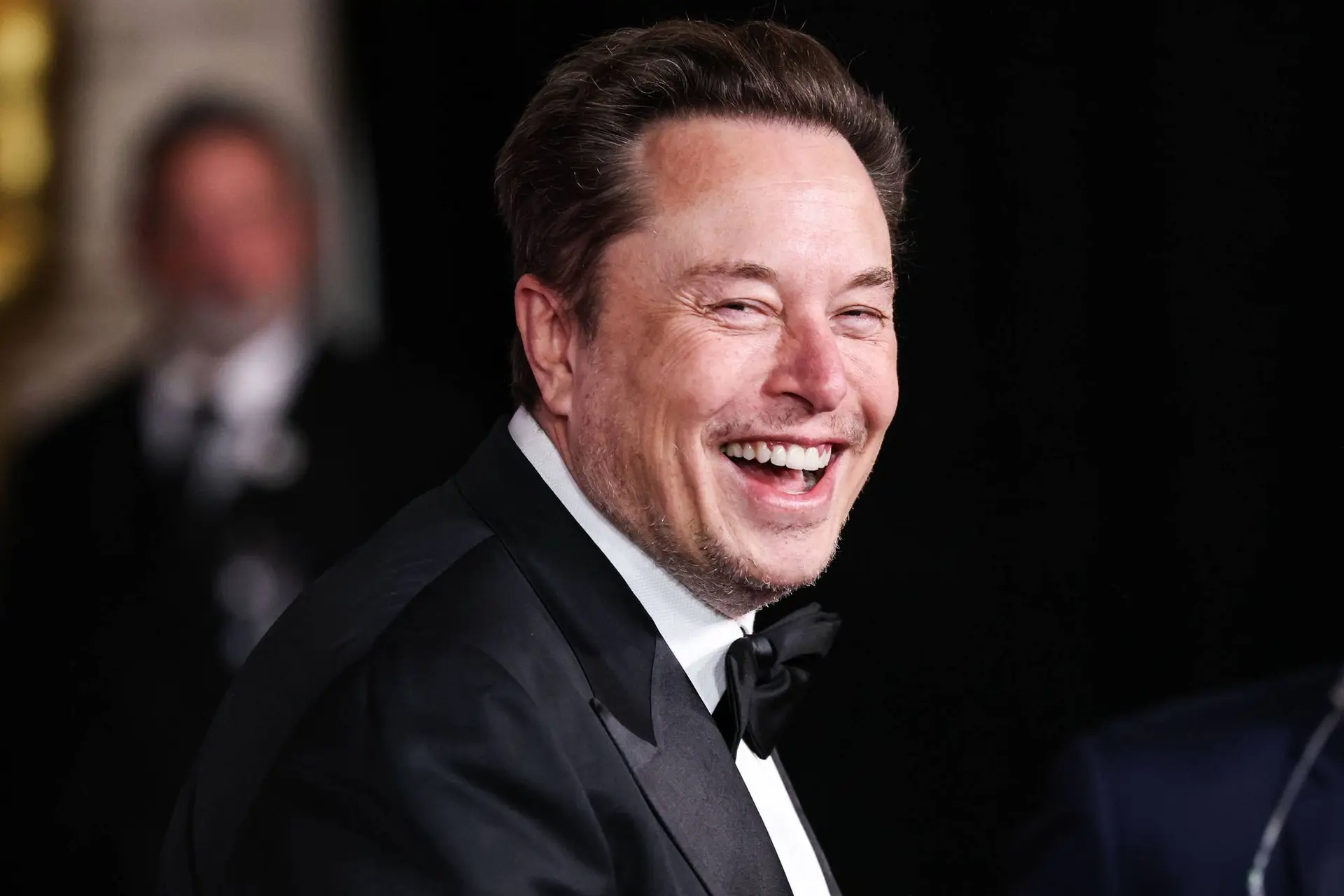 Elon Musk ziet AI in de toekomst al ons werk overnemen en dat is volgens hem geen ramp