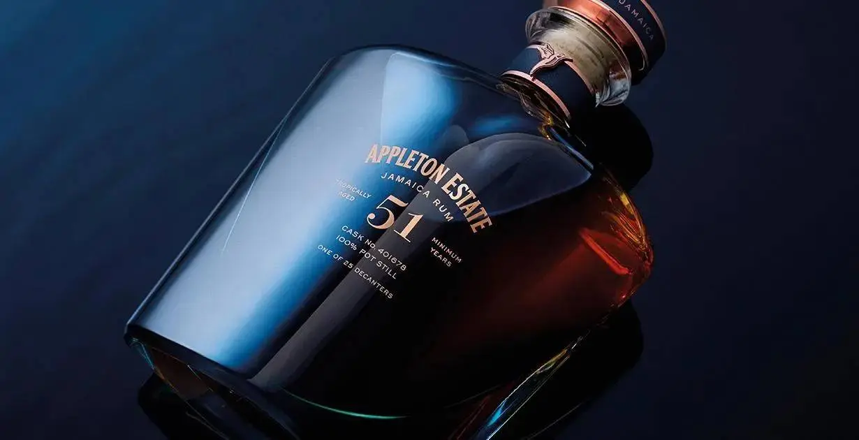 Appleton Estate verkoopt 25 flessen van een 51-jarige rum gerijpt in de tropen