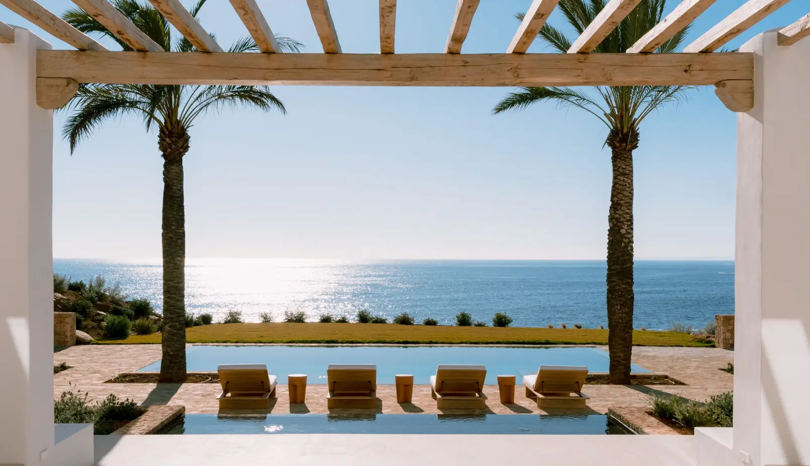 Funda Toppers #137: Ibiza's witgouden parel met zeezicht