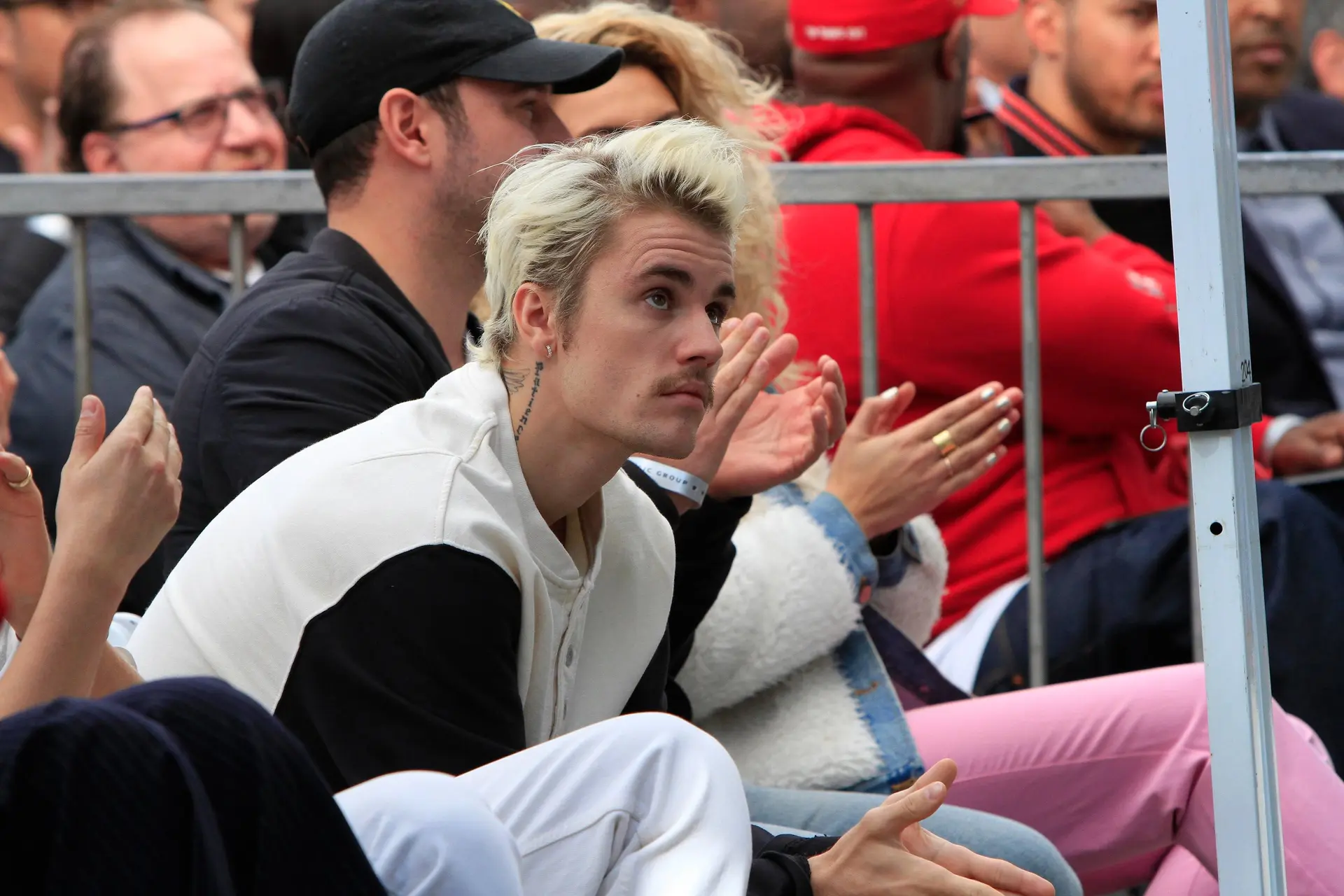 Nep Justin Bieber overtuigd club en treedt op in Las Vegas