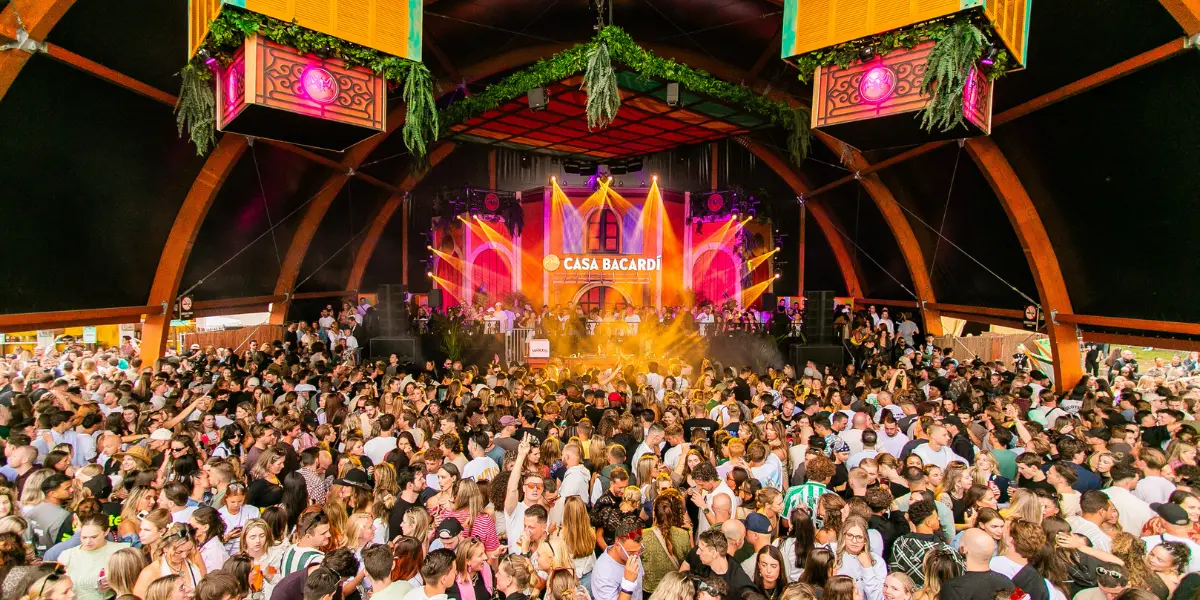 BACARDÍ levert met CASA BACARDÍ opnieuw een festivalhoogtepunt af op SOLAR 2025