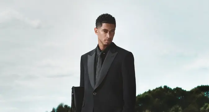 Jude Bellingham schittert in Louis Vuitton’s nieuwste formalwear drop