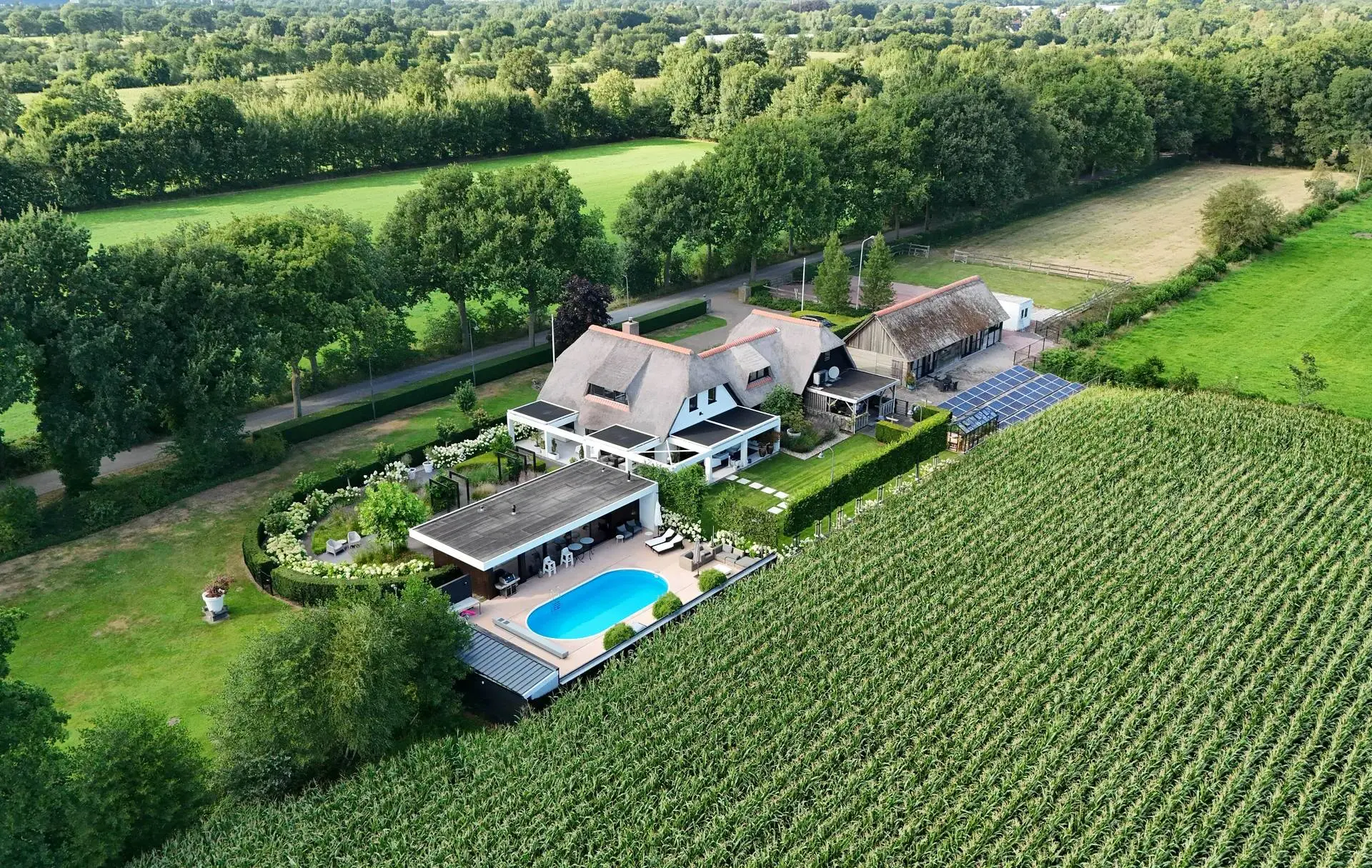 Funda Toppers #139: Luxe villa met privéresort