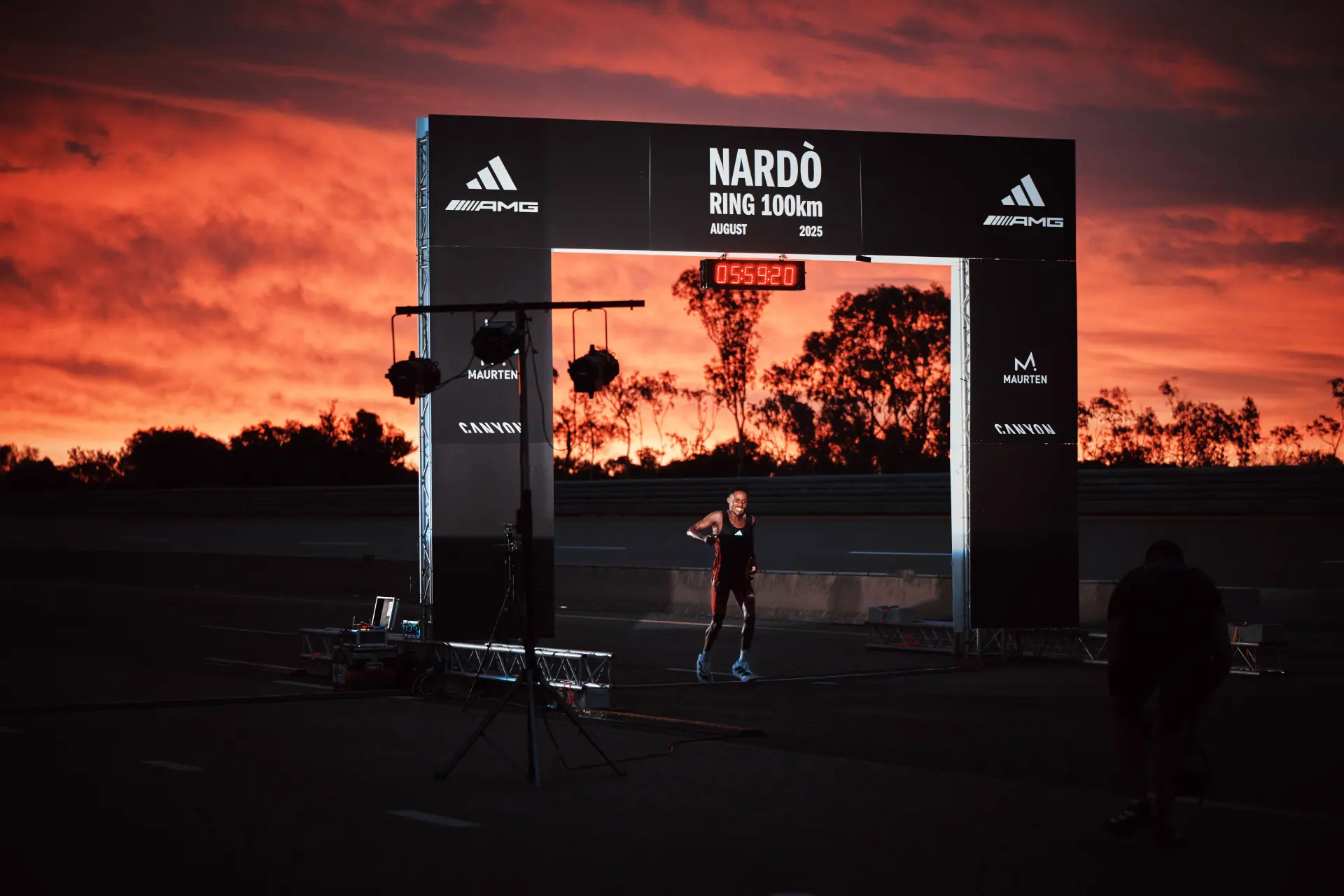 Sibusiso Kubheka loopt als eerste ooit 100 km onder de zes uur