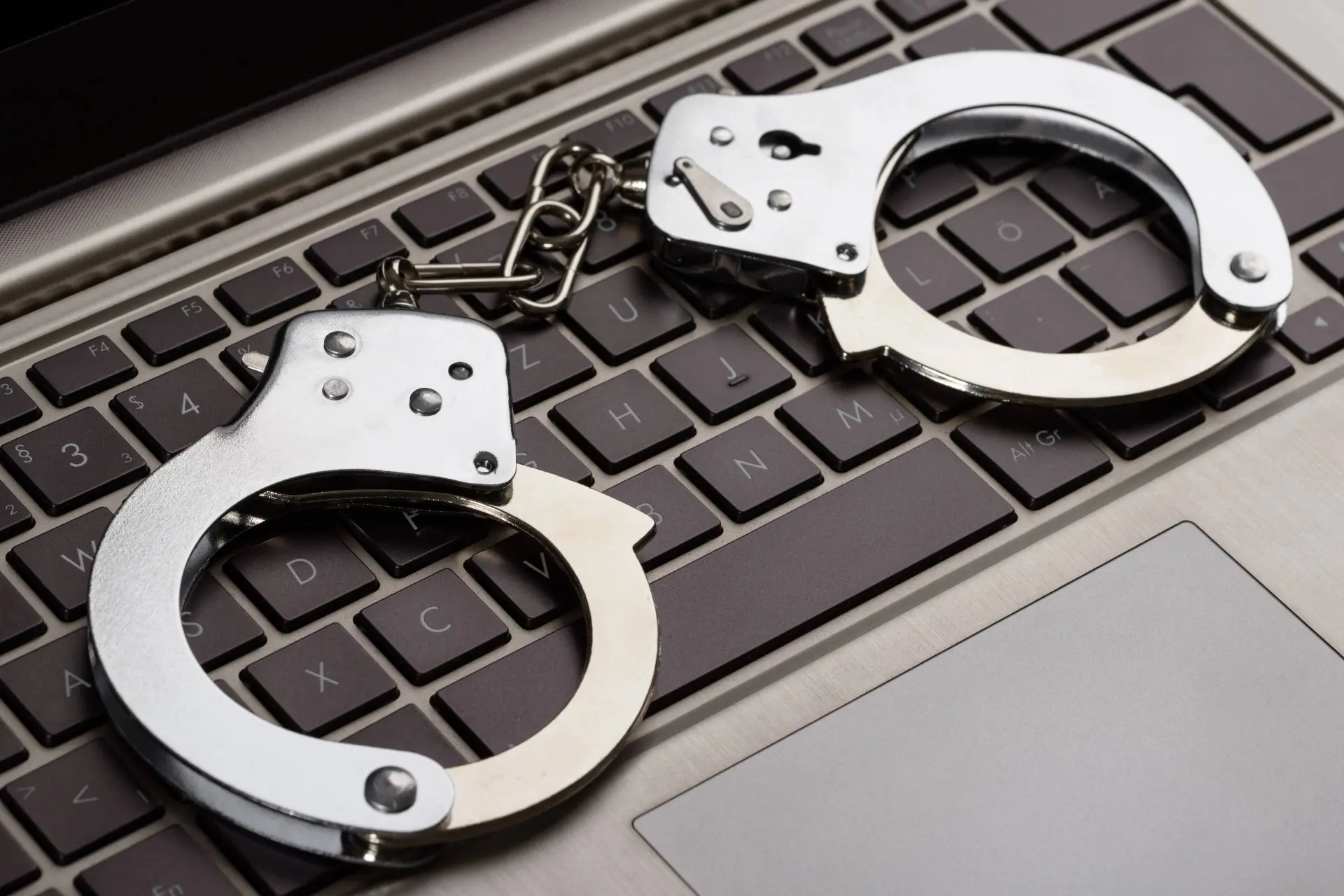 Duister spel op Kinky.nl: honderden slachtoffers door nepprofielen en afpersing