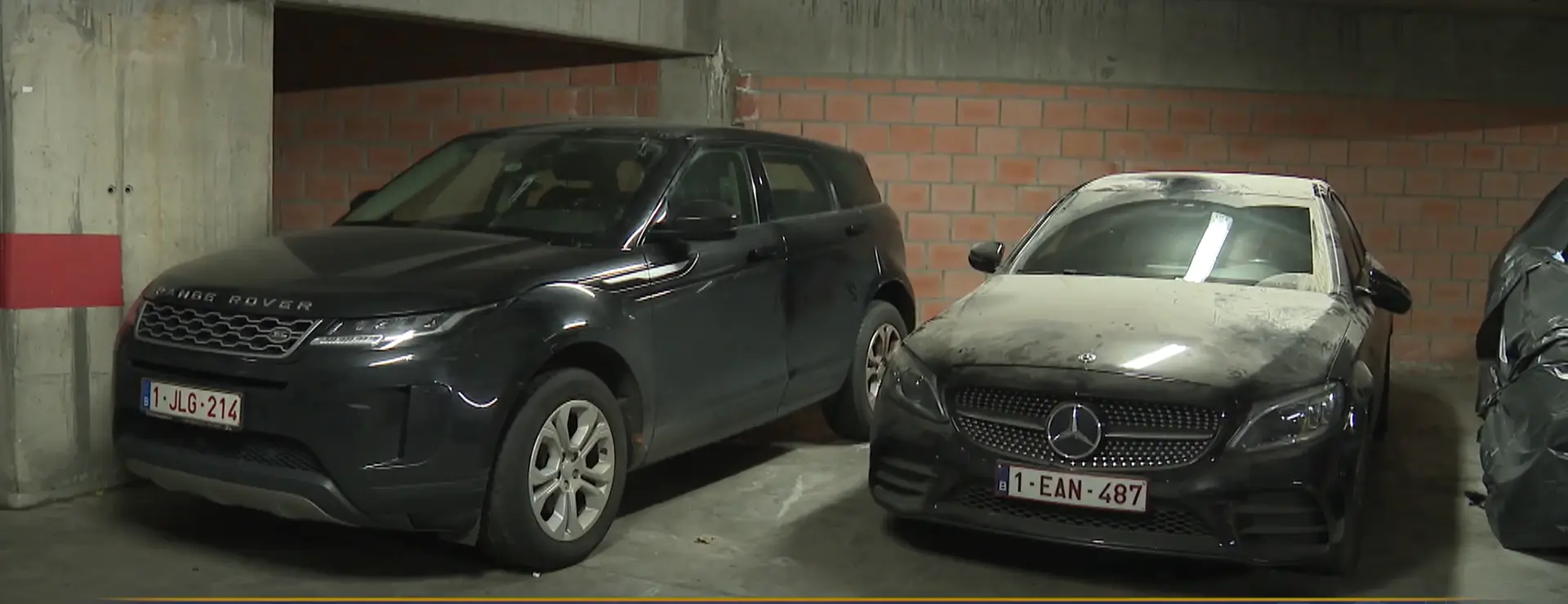 Vijftien auto's zitten al een jaar vast door kapotte autolift