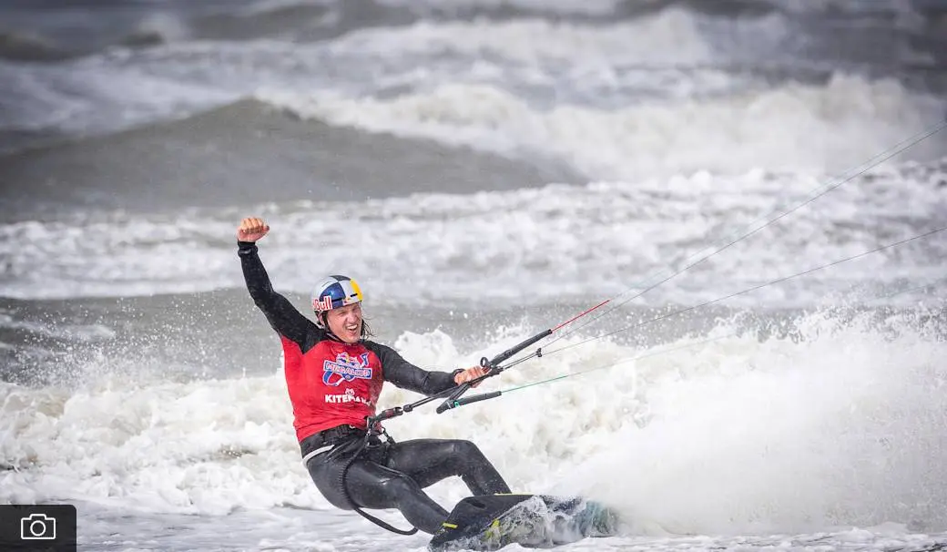 Storm, golven & stunts: Red Bull Megaloop 2025 brengt kite-spektakel in Noordwijk