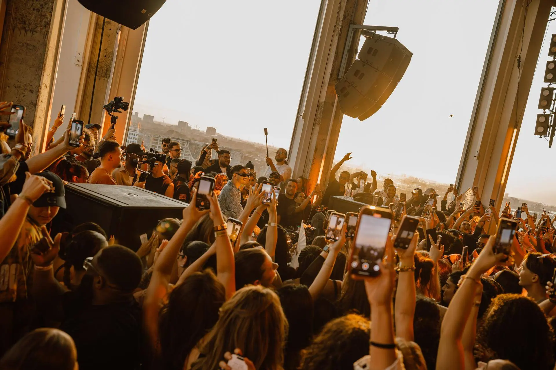 A’DAM Toren gaat voor 'No Phone Dance Floor' in The Loft en Shelter