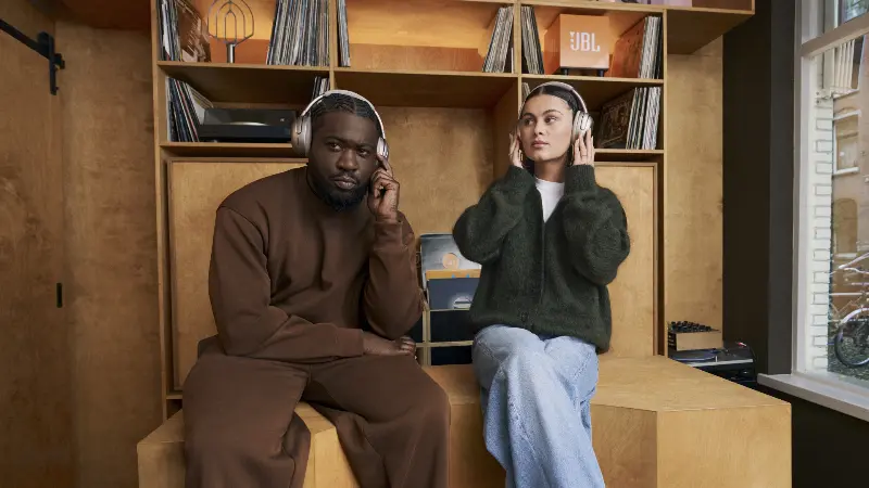 JBL opent pop-up in Amsterdam, met optredens van LUNA en CHO