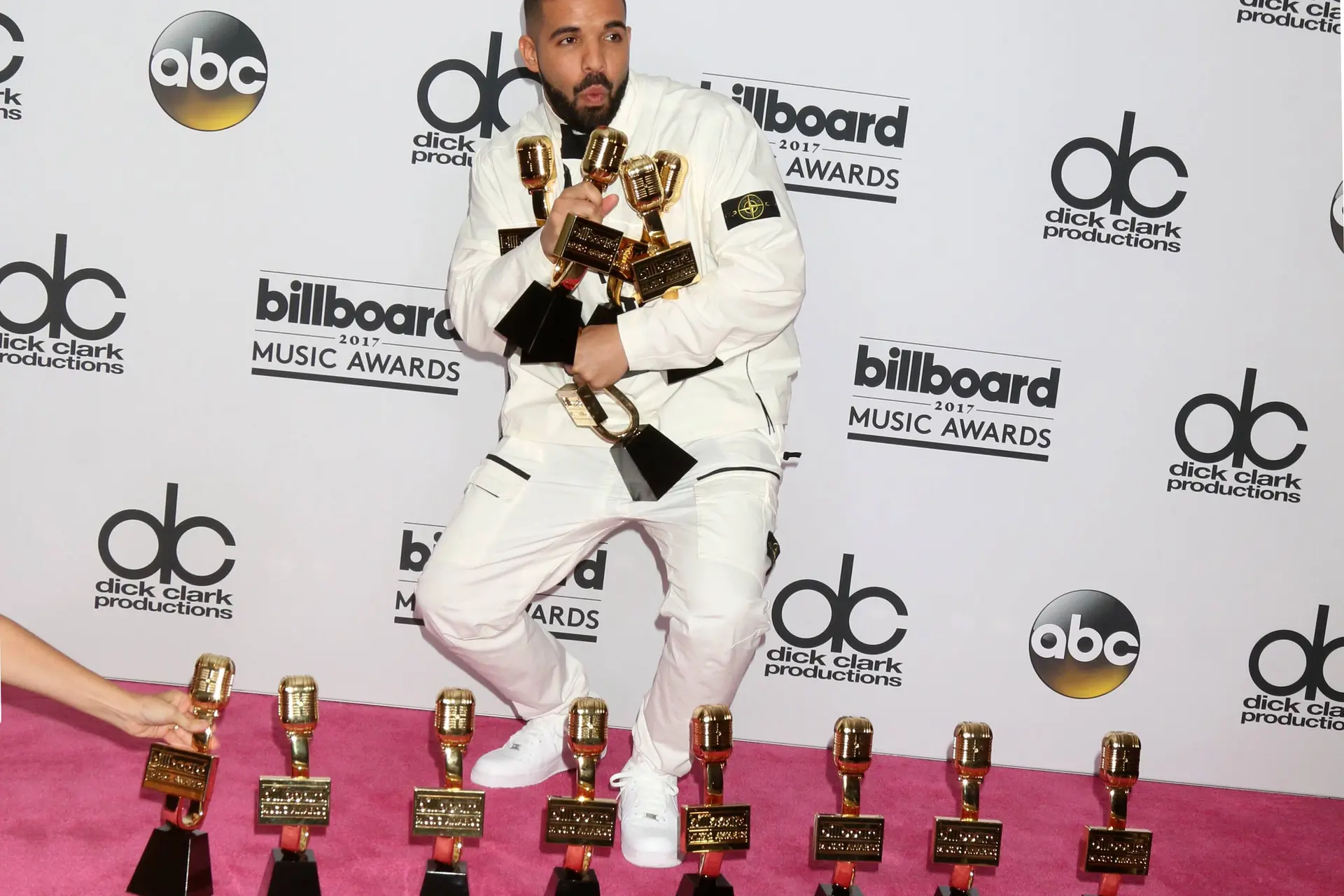 Drake en Adin Ross aangeklaagd vanwege promotie online casino
