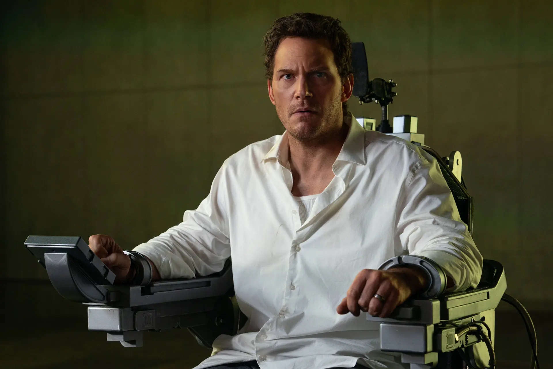 Chris Pratt neemt het op tegen AI in bloedstollende eerste trailer Mercy