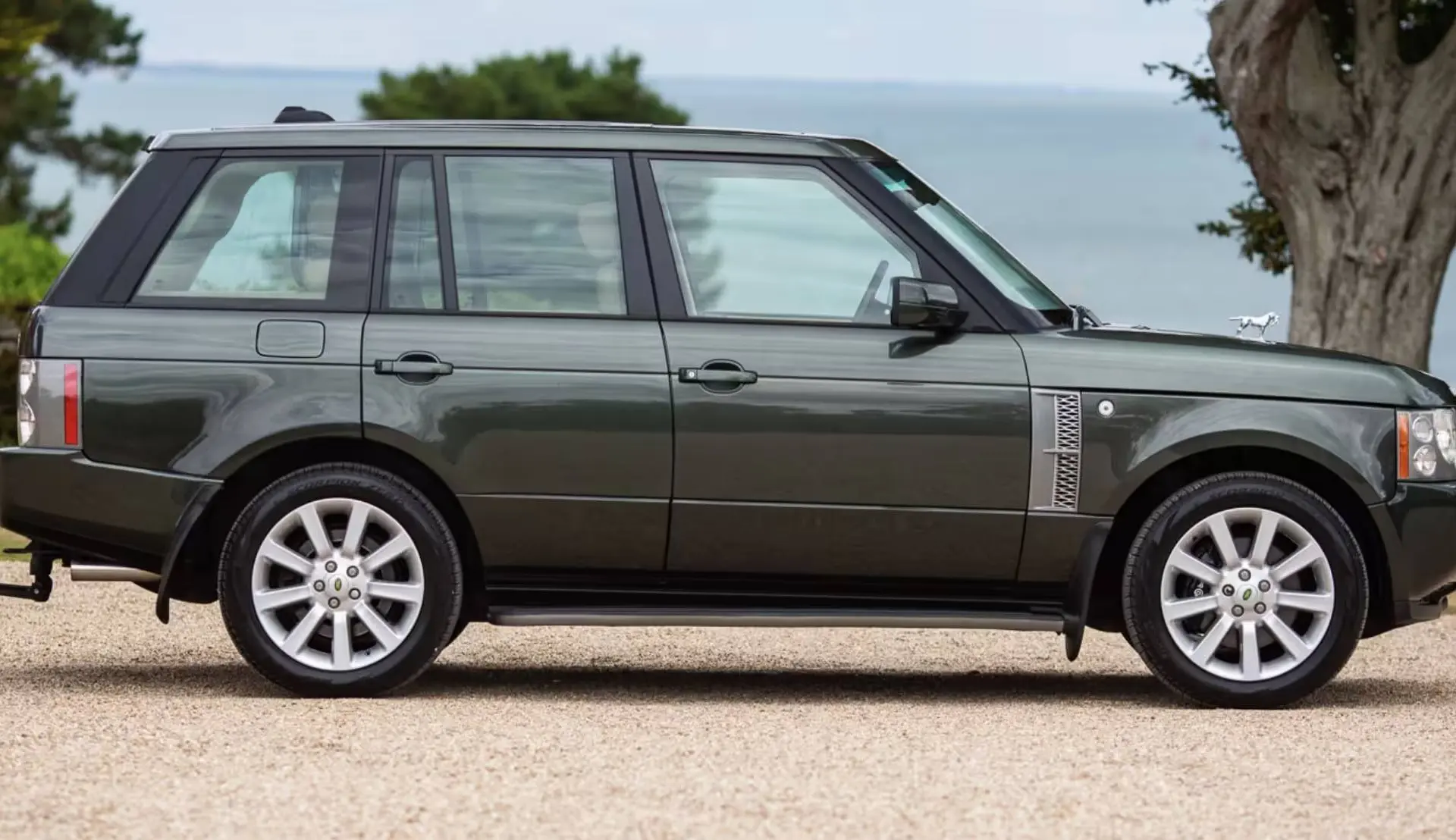 Brit koopt oude Range Rover en ontdekt daarna dat koningin Elizabeth II er ooit in reed