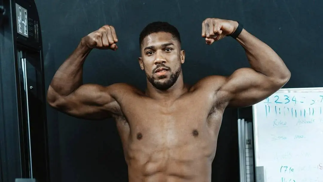 Jake Paul stapt de ring in met voormalig wereldkampioen Anthony Joshua
