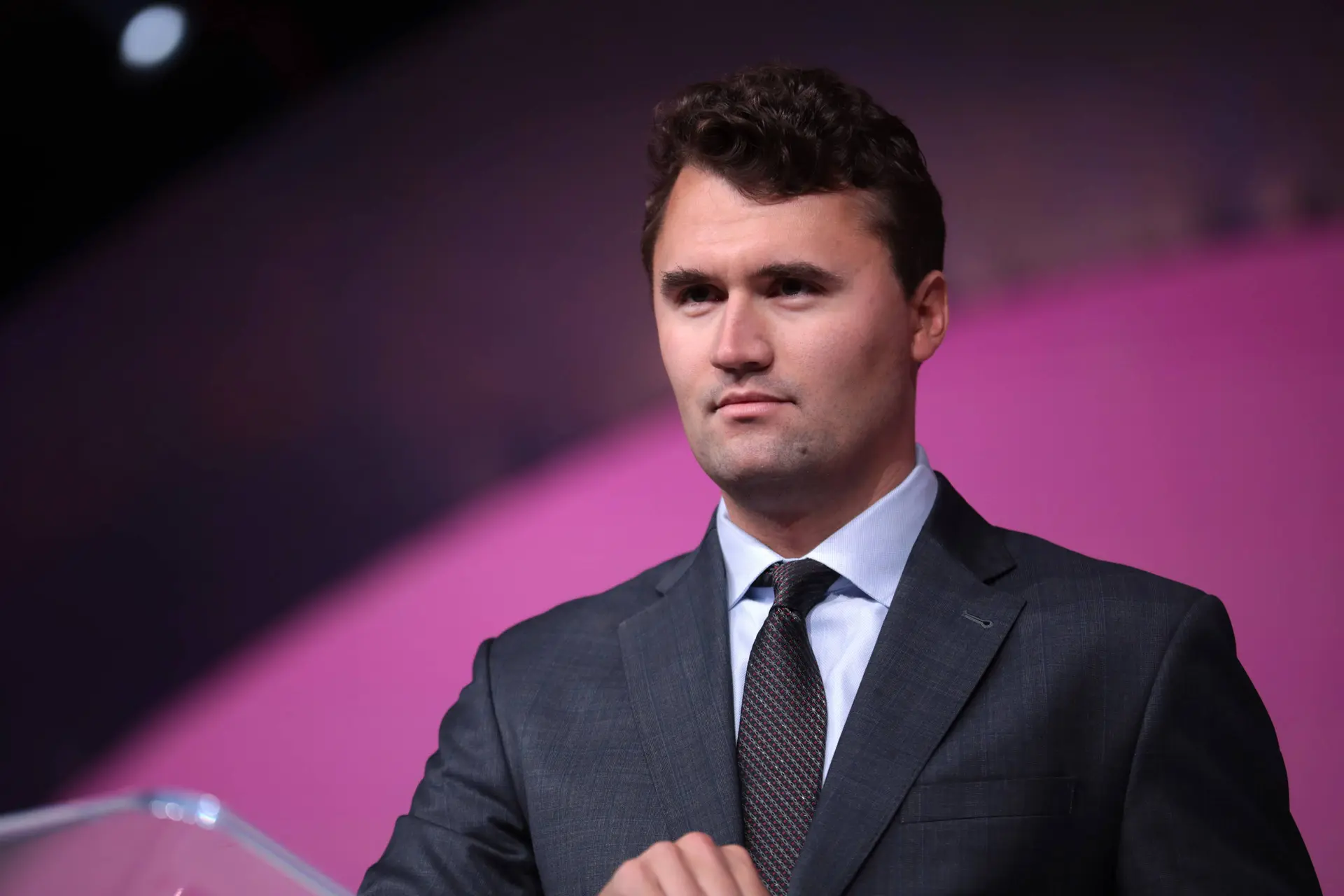 Heeft het gezicht van Charlie Kirk invloed op de ontwikkeling van AI?