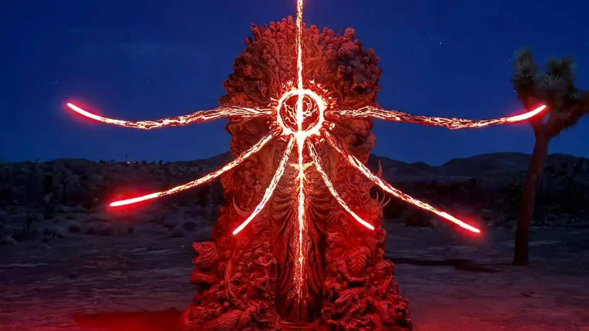 Waarom is het internet in de ban van dit bizarre standbeeld?