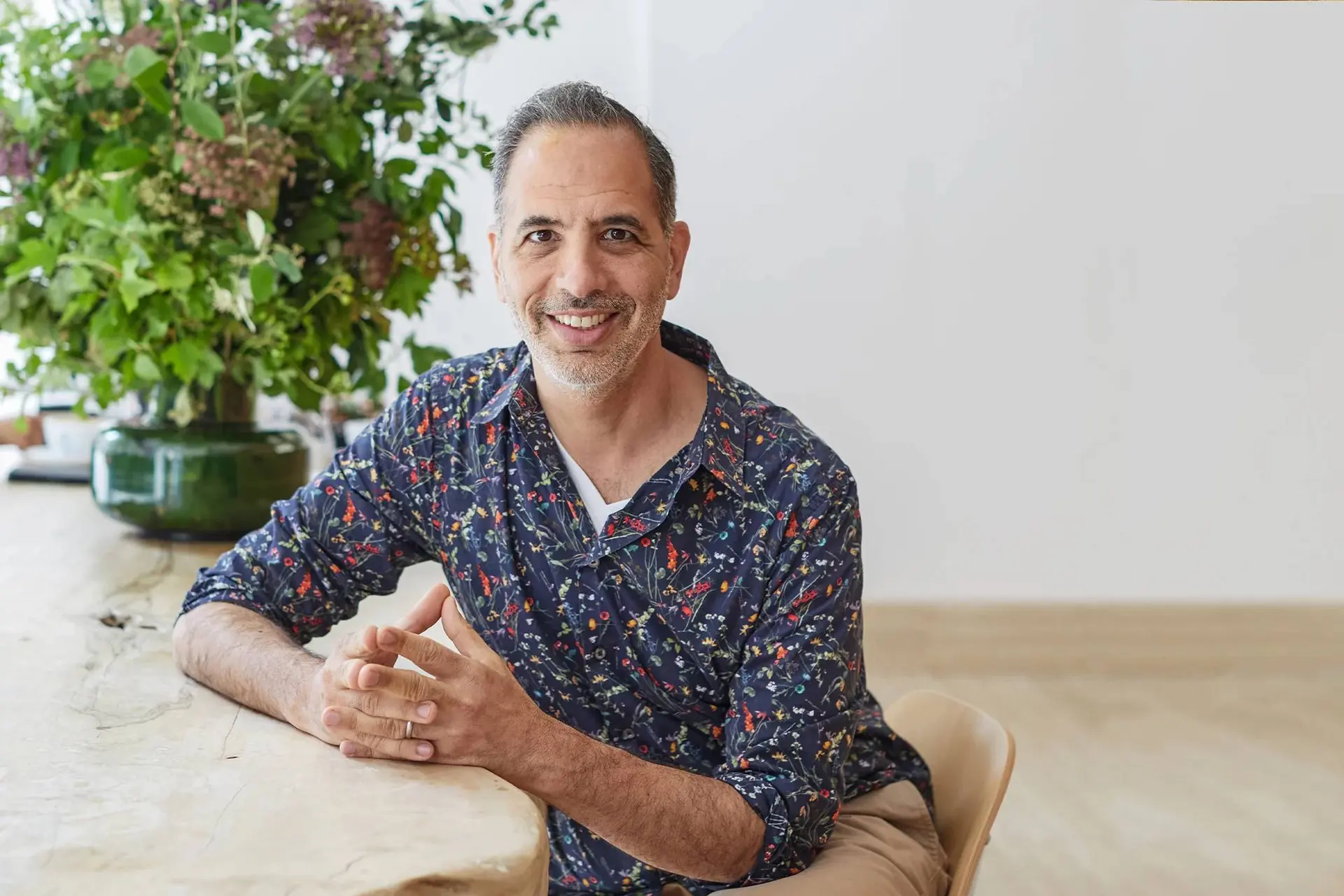 Chef Yotam Ottolenghi opent zijn eerste Nederlandse restaurant in Amsterdam