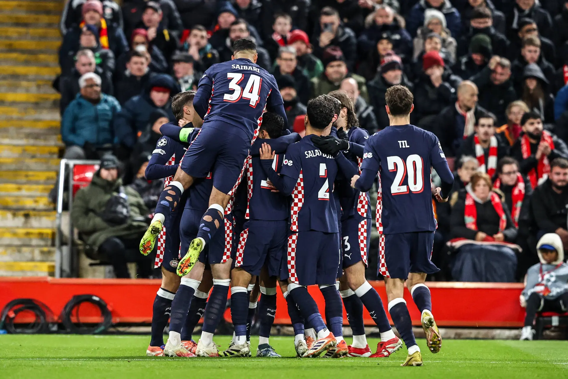 Op deze manier kunnen PSV en Ajax nog door in de Champions League