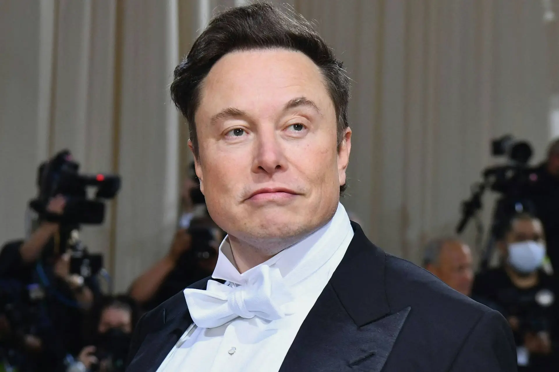 Elon Musk’s AI-chatbot Grok onderzocht vanwege AI-naaktbeelden