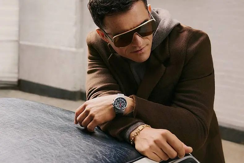 Orlando Bloom dropt samen met Porsche de ultieme 911 Targa zonnebril