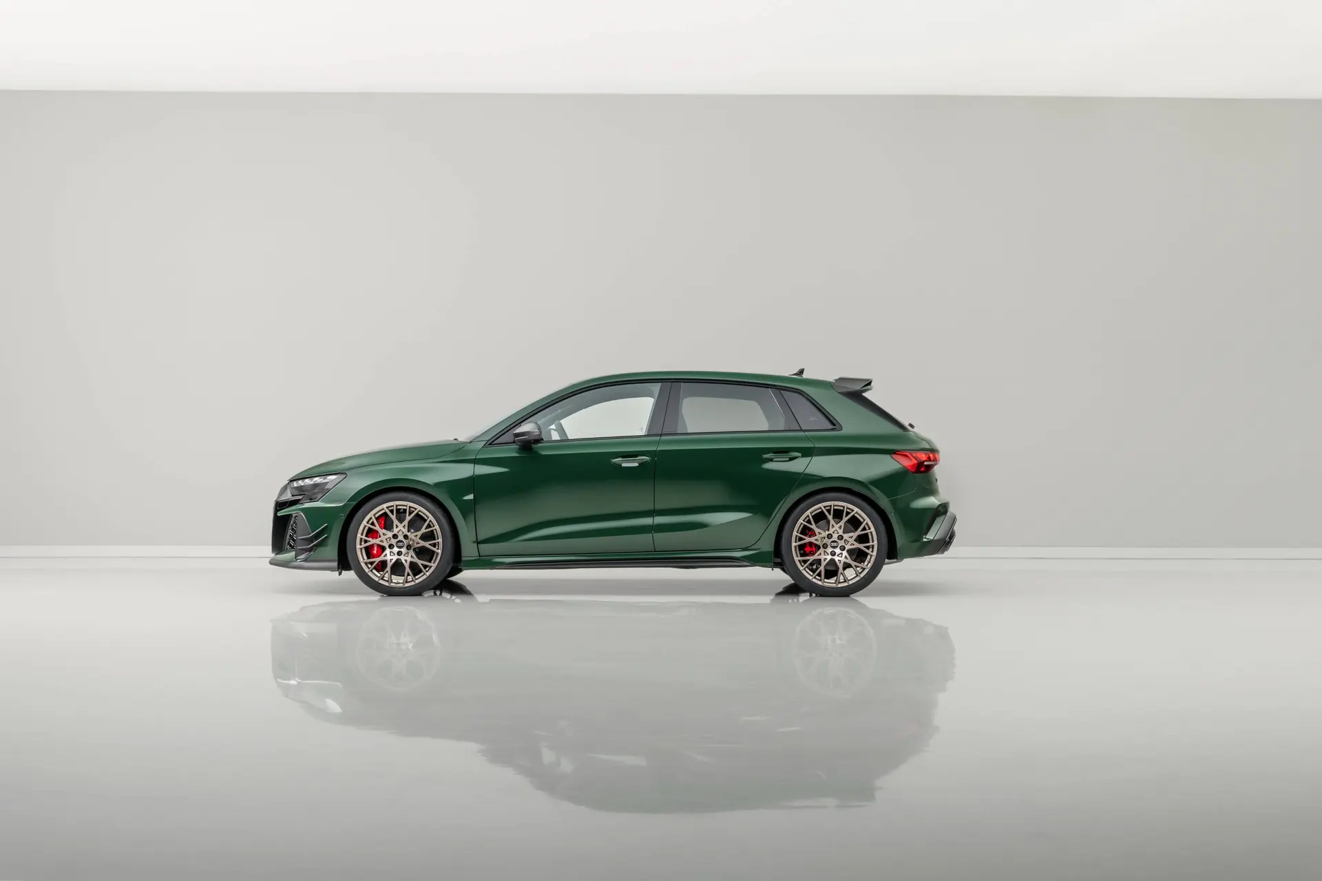 Audi viert feest en lanceert gloednieuwe, exclusieve RS 3