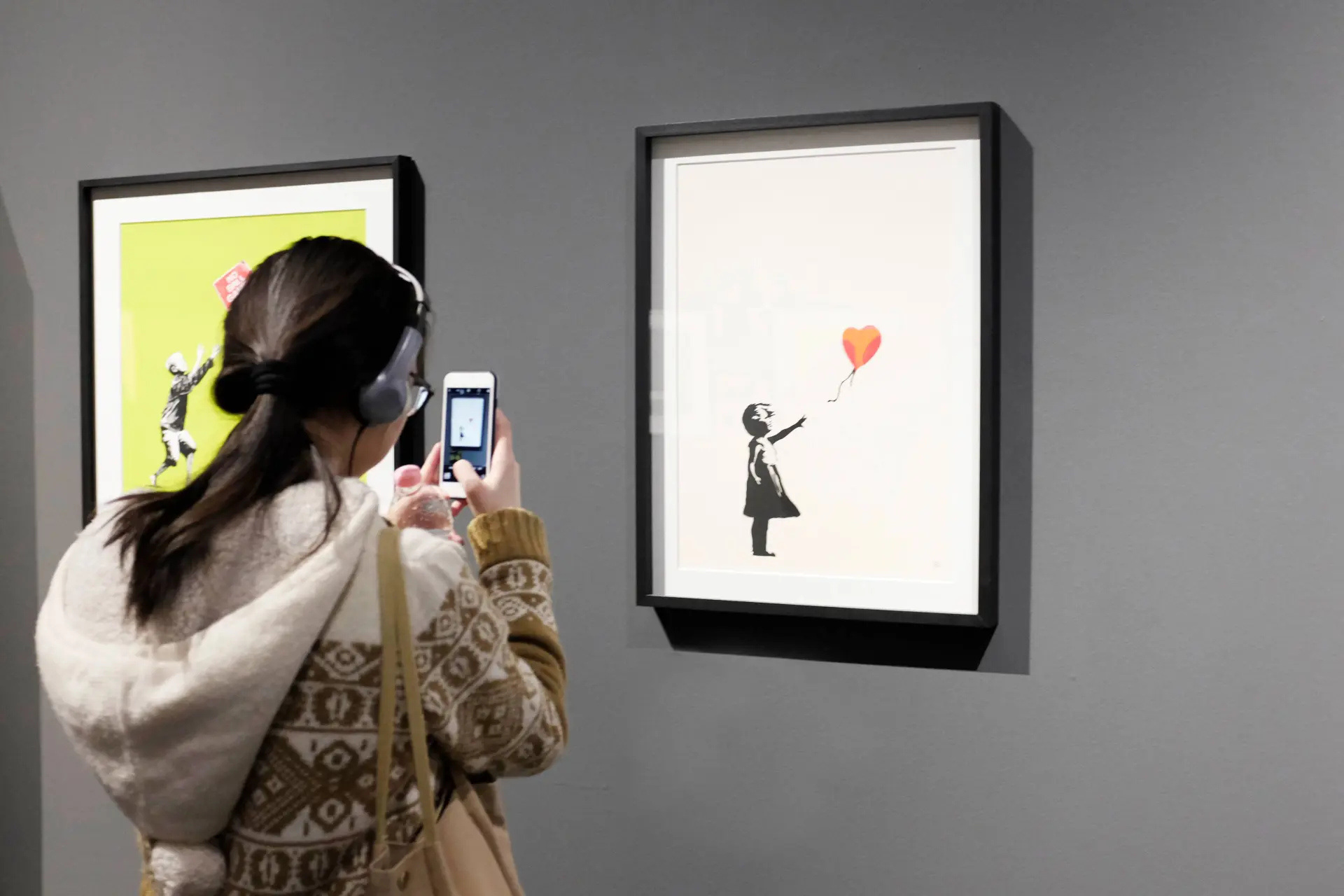 Banksy ontmaskerd of geniale afleiding? Dit is wat er écht speelt